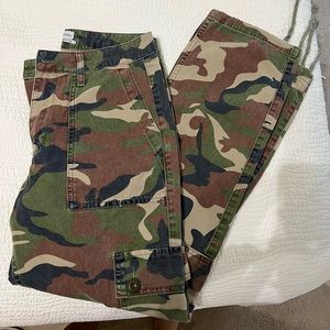Urban outfitters camo cargo pants. Size 2!
